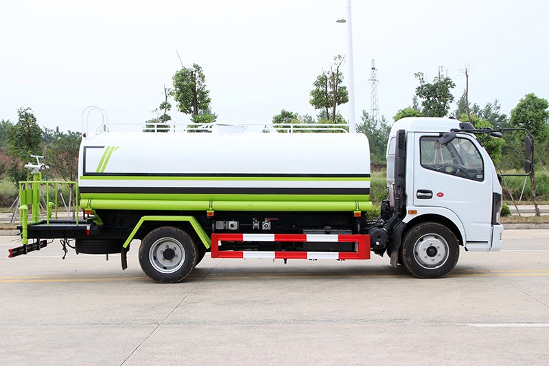 國六大多利卡9.2噸灑水車