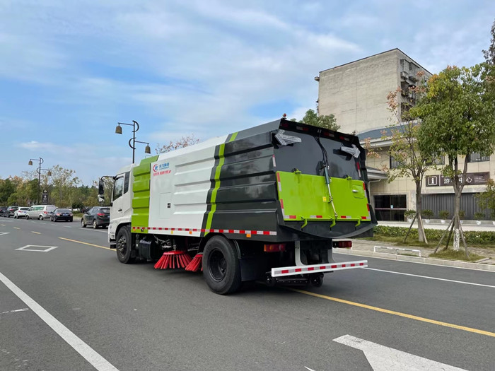 國(guó)六東風(fēng)天錦掃路車(chē)-程力洗掃車(chē)廠(chǎng)家