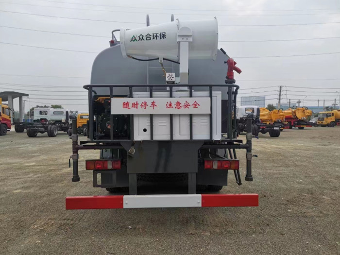 國六汕德卡18方霧炮車_灑水車廠家